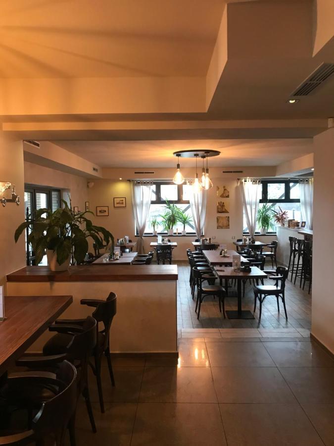Restaurace A Penzion U Klasku Olomouc Bagian luar foto