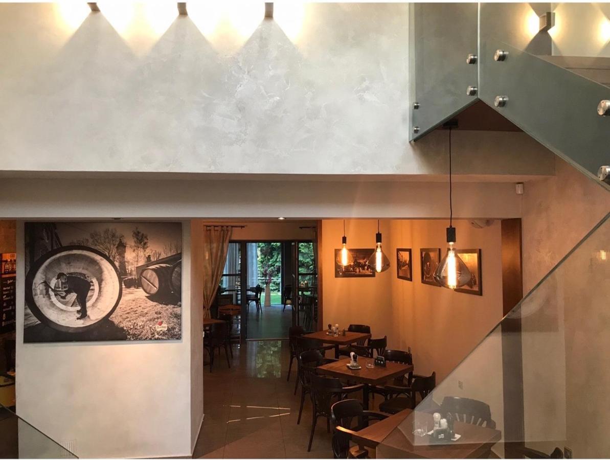 Restaurace A Penzion U Klasku Olomouc Bagian luar foto